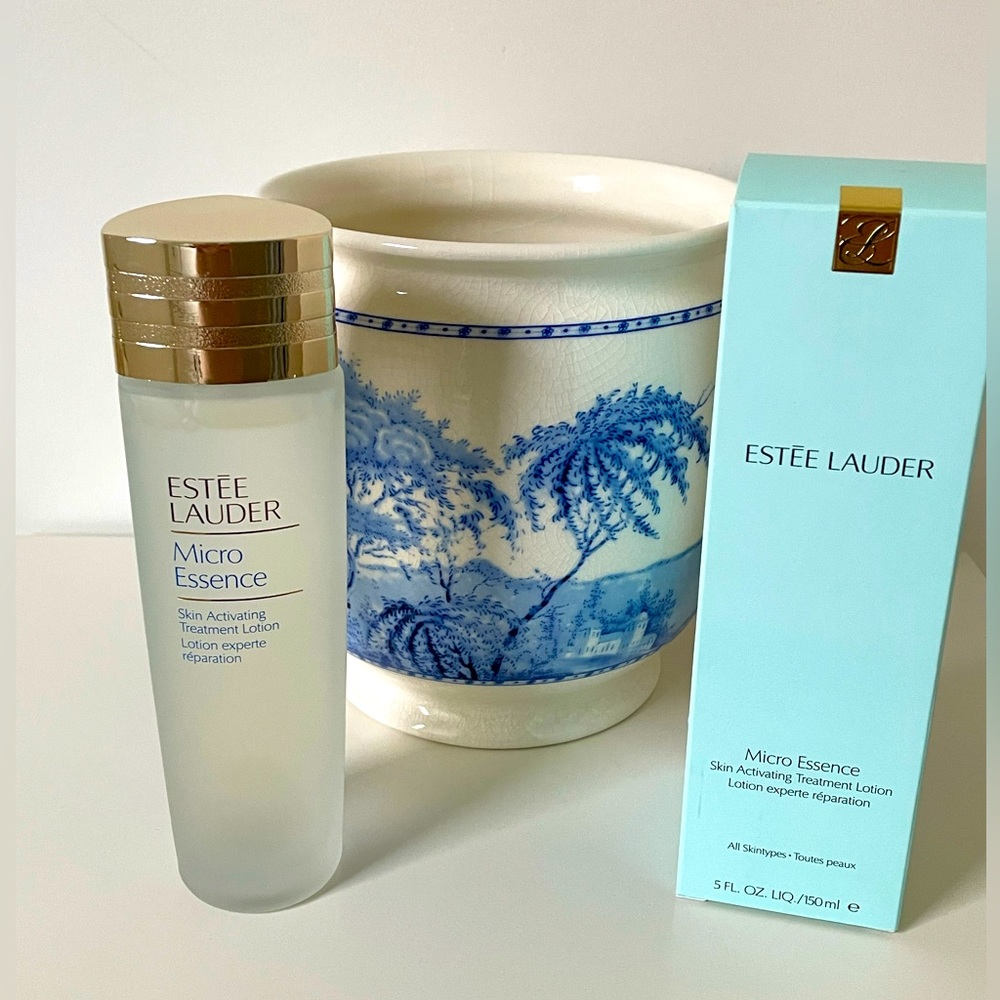 Estee Lauder Micro Essence Skin Activating Treatment Lotion- 5 FL. OZ. NWOT